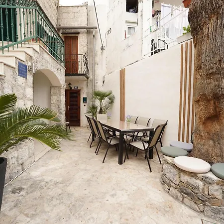 빌라 Stone Garden Escape With Jacuzzi *