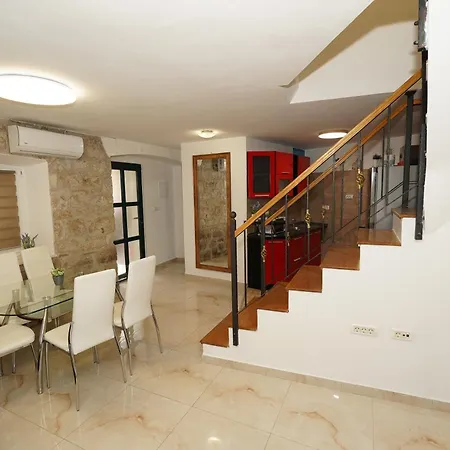 Stone Garden Escape With Jacuzzi 빌라 *