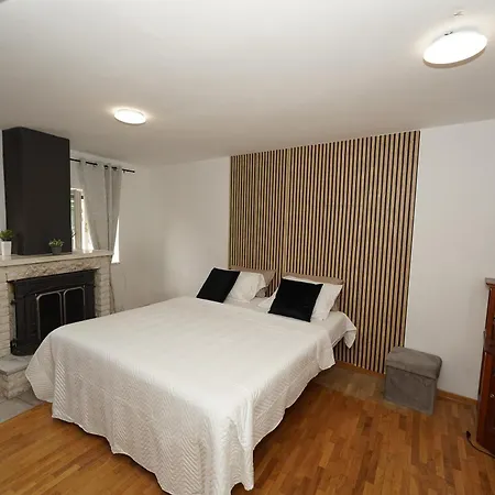 Stone Garden Escape With Jacuzzi 빌라 *