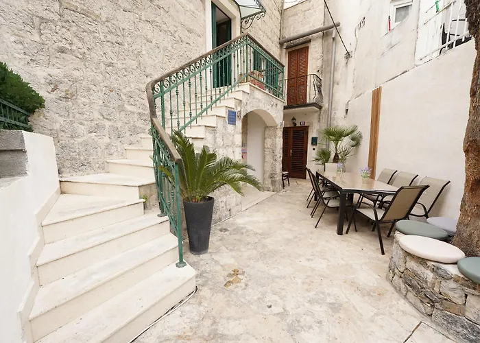 Stone Garden Escape With Jacuzzi * 스플리트