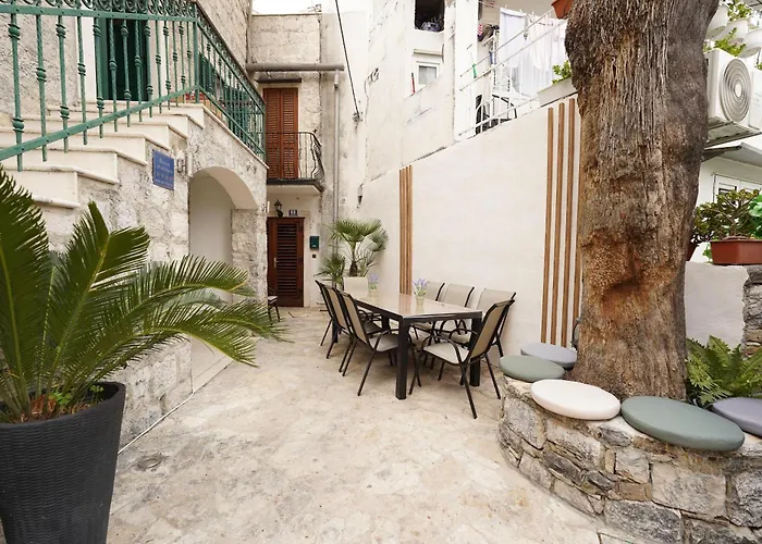 빌라 Stone Garden Escape With Jacuzzi *