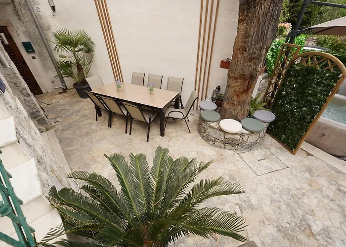 Stone Garden Escape With Jacuzzi * 스플리트