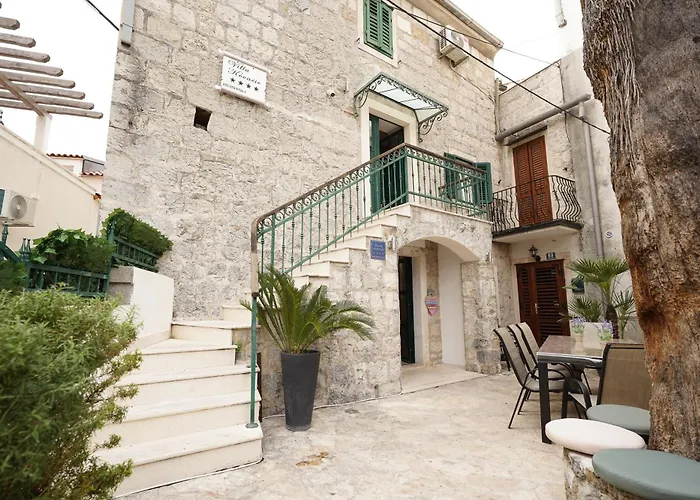 Stone Garden Escape With Jacuzzi *