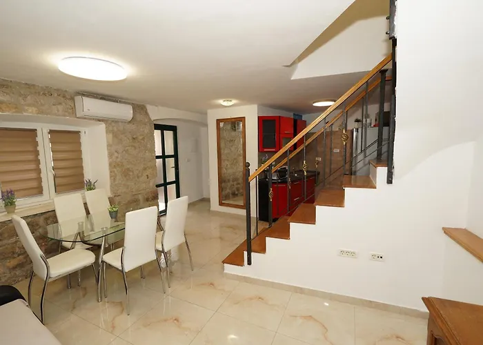 Stone Garden Escape With Jacuzzi 빌라 *