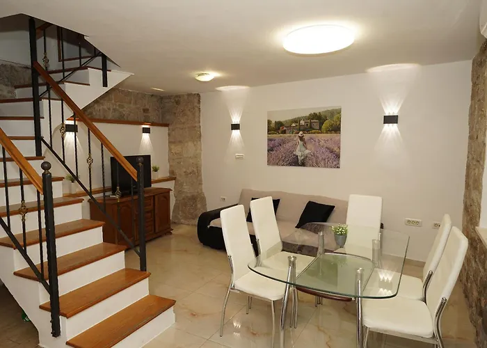 빌라 Stone Garden Escape With Jacuzzi *