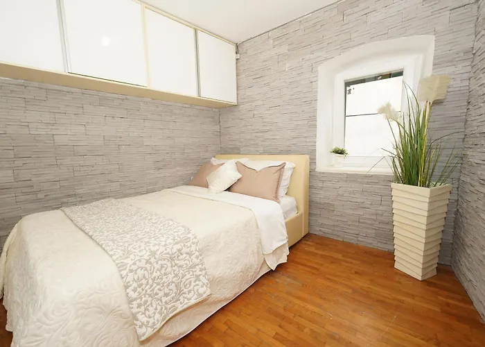 빌라 Stone Garden Escape With Jacuzzi *