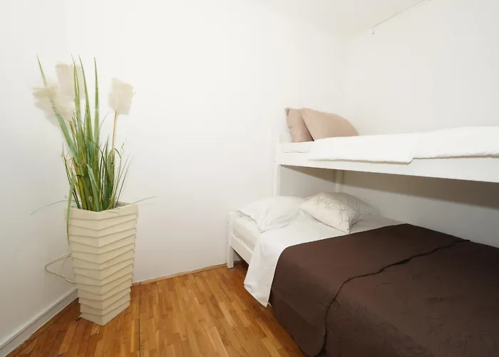 Stone Garden Escape With Jacuzzi *