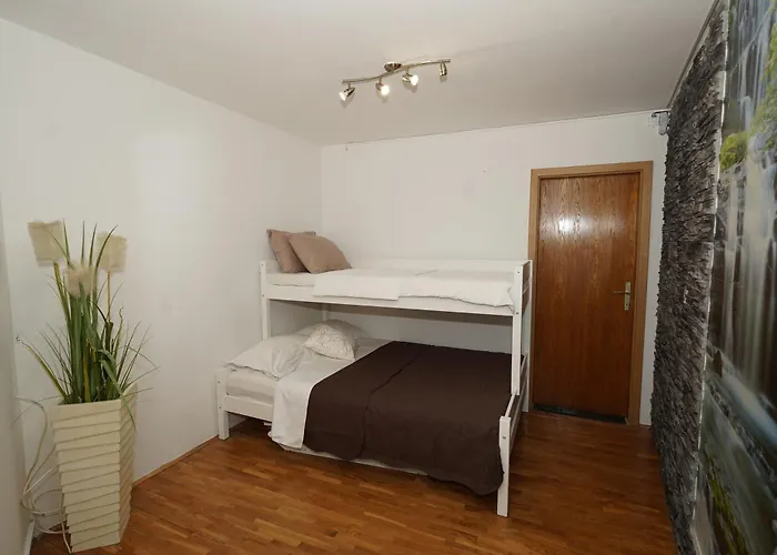 빌라 Stone Garden Escape With Jacuzzi *