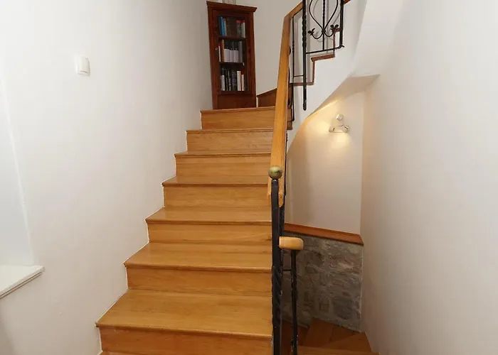 Stone Garden Escape With Jacuzzi *