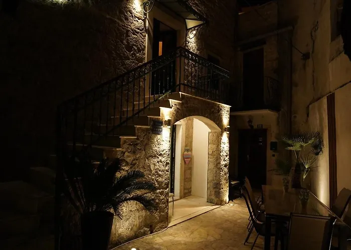 Stone Garden Escape With Jacuzzi 빌라 스플리트