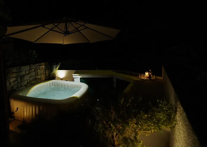 Stone Garden Escape With Jacuzzi *