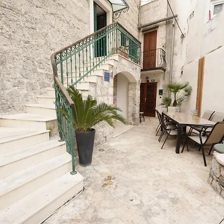 Stone Garden Escape With Jacuzzi * Spalato