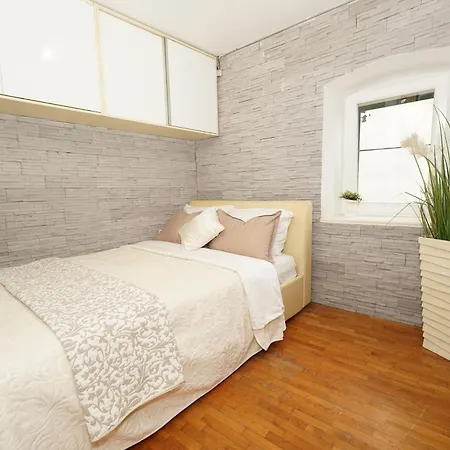 Вилла Stone Garden Escape With Jacuzzi *