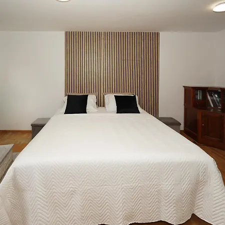 Stone Garden Escape With Jacuzzi Вилла