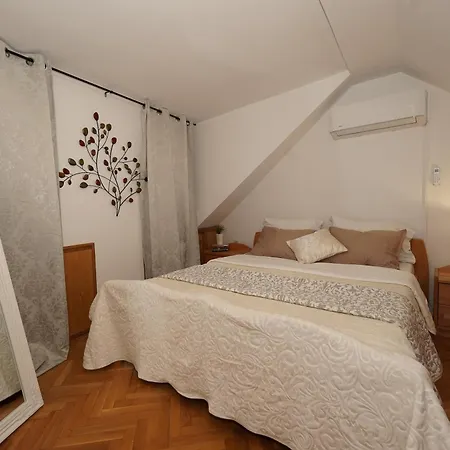 Вилла Stone Garden Escape With Jacuzzi *