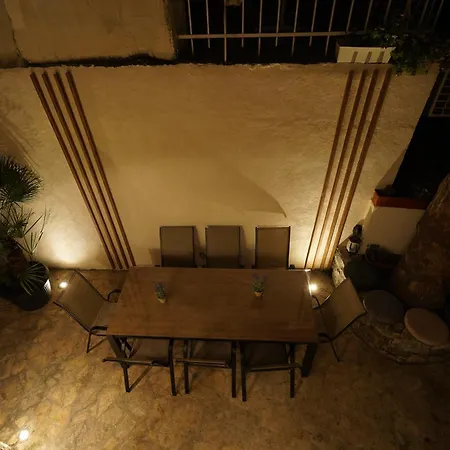 Вилла Stone Garden Escape With Jacuzzi *